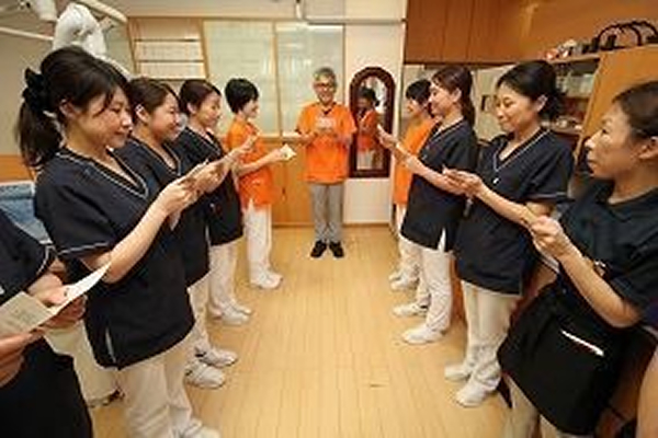 写真:出勤・朝礼